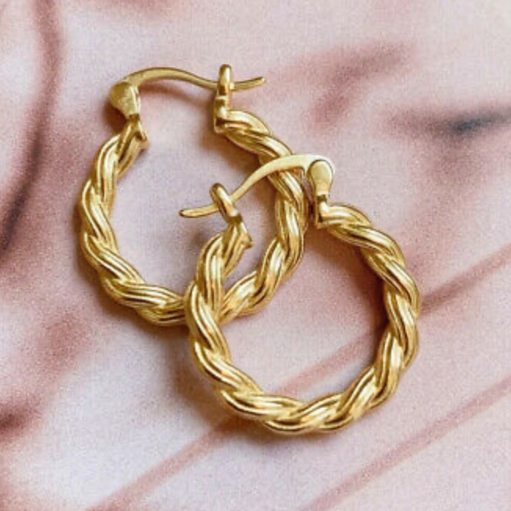 NEW 18k Gold Plated Hoop Earrings
